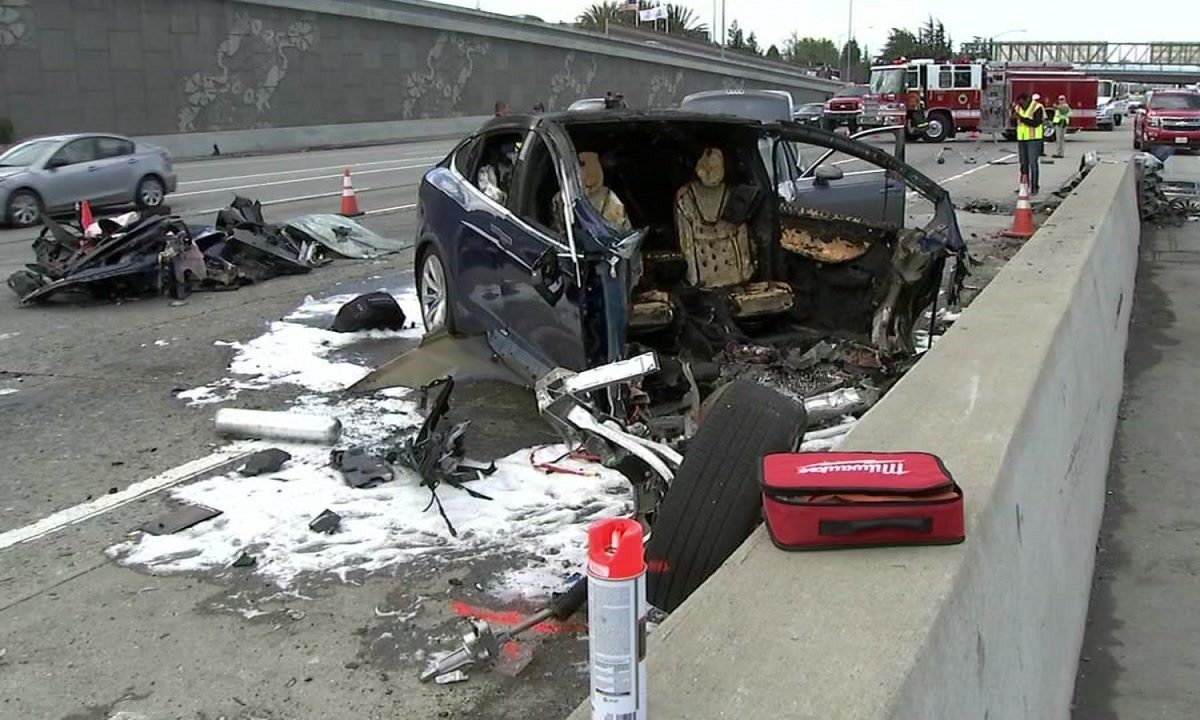 Tesla: Αυτός είναι ο λόγος πίσω απο τα τροχαία ατυχήματα – Αποκαλυπτική έκθεση
