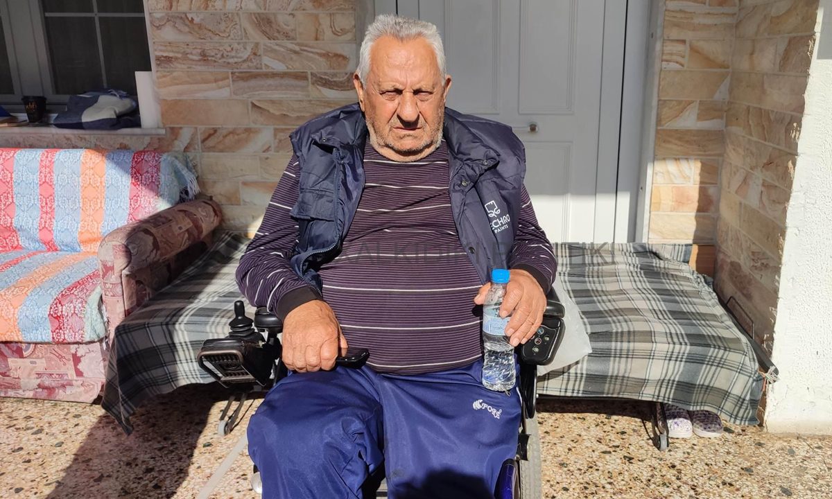 Χαλκιδική: Στη βεράντα του σπιτιού του κοιμάται ο 81χρονος που ξεσπιτώθηκε με «σφραγίδα» της κυβέρνησης Μητσοτάκη