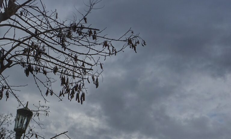 Καιρός: Ξανά βροχές και καταιγίδες την Τρίτη (9/5) και πτώση της θερμοκρασίας – Πού θα ρίξει περισσότερο (vid)