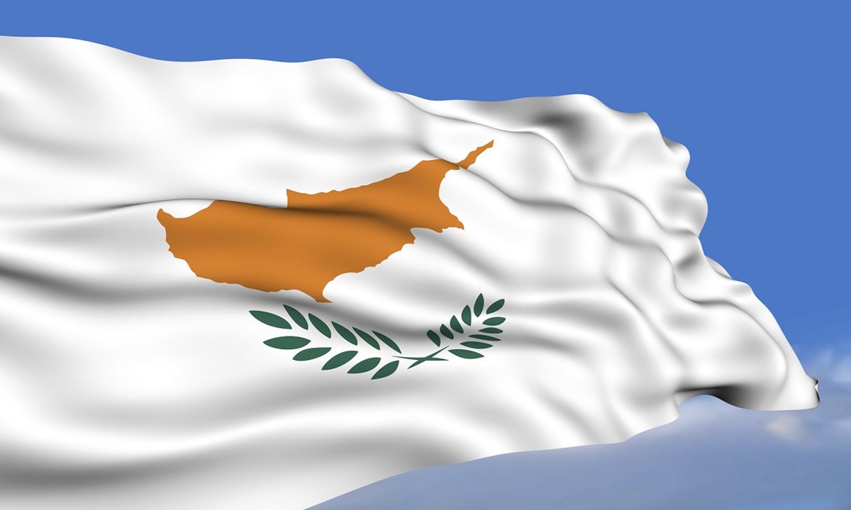 Την ώρα που η ελληνική κυβέρνηση ούτε καν διανοείται τη μείωση του ΦΠΑ, στην Κύπρο παίρνουν ουσιαστικά μέτρα για να καταπολεμήσουν την ακρίβεια.