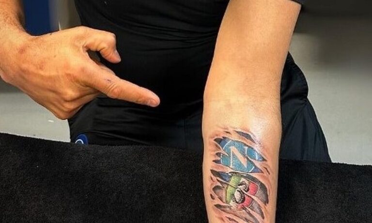 Νάπολι: Έπος – Ο Σπαλέτι χτύπησε τατουάζ με το σκουντέτο! (pic)