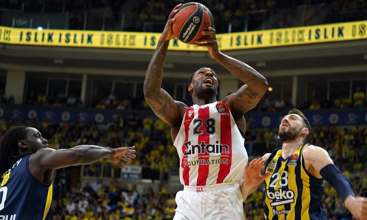 Φενέρμπαχτσε – Ολυμπιακός: Έξαλλο το Twitter με την διαιτησία – «Πάλι καλά δεν βοήθησαν στο σκοράρισμα»