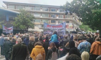 Κοινωνία: Οργή λαού στις Σέρρες για τα Τέμπη: Μαζική συγκέντρωση διαμαρτυρίας κατά της νέας υποψηφιότητας Καραμανλή