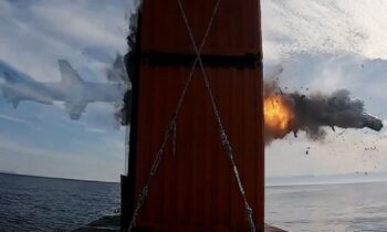 Προειδοποιεί η Τουρκία: Δεν ξεφεύγει κανένα πλοίο από τον αντιπλοϊκό πύραυλο ATMACA