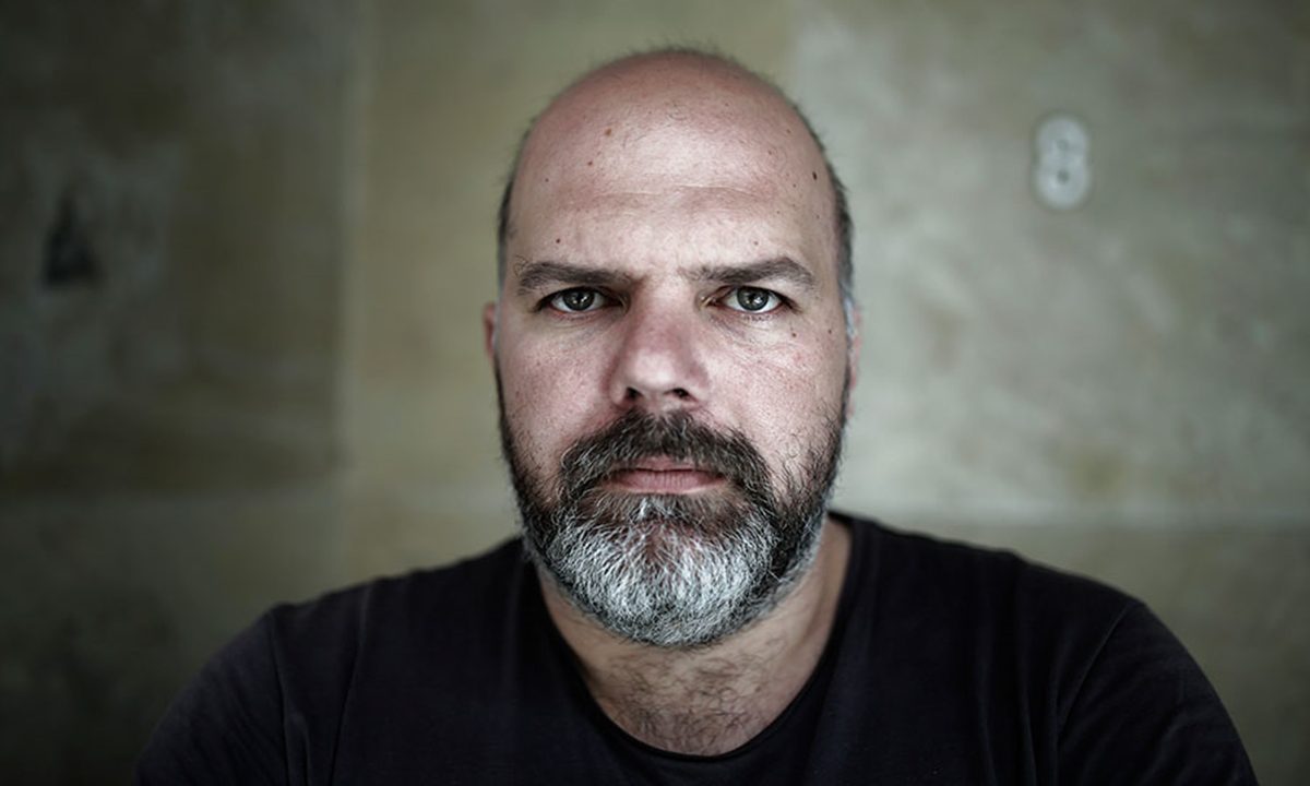 Ο φωτογράφος Μενέλαος Μυρίλλας βρέθηκε στη συγκέντρωση της ΝΙΚΗΣ στο ΣΕΦ όχι για εργασία, άλλα για προβοκατόρικη παρουσίαση του δρώμενου.