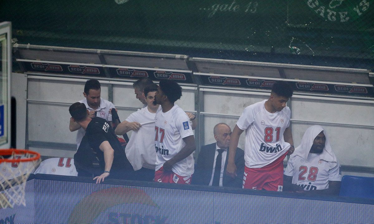 Παναθηναϊκός – Ολυμπιακός: Γι’ αυτό διακόπηκε το ματς – Εκκενώνεται το γήπεδο