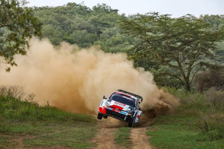 WRC Safari Rally: Ο Rovanpera πιέζει τον Ogier