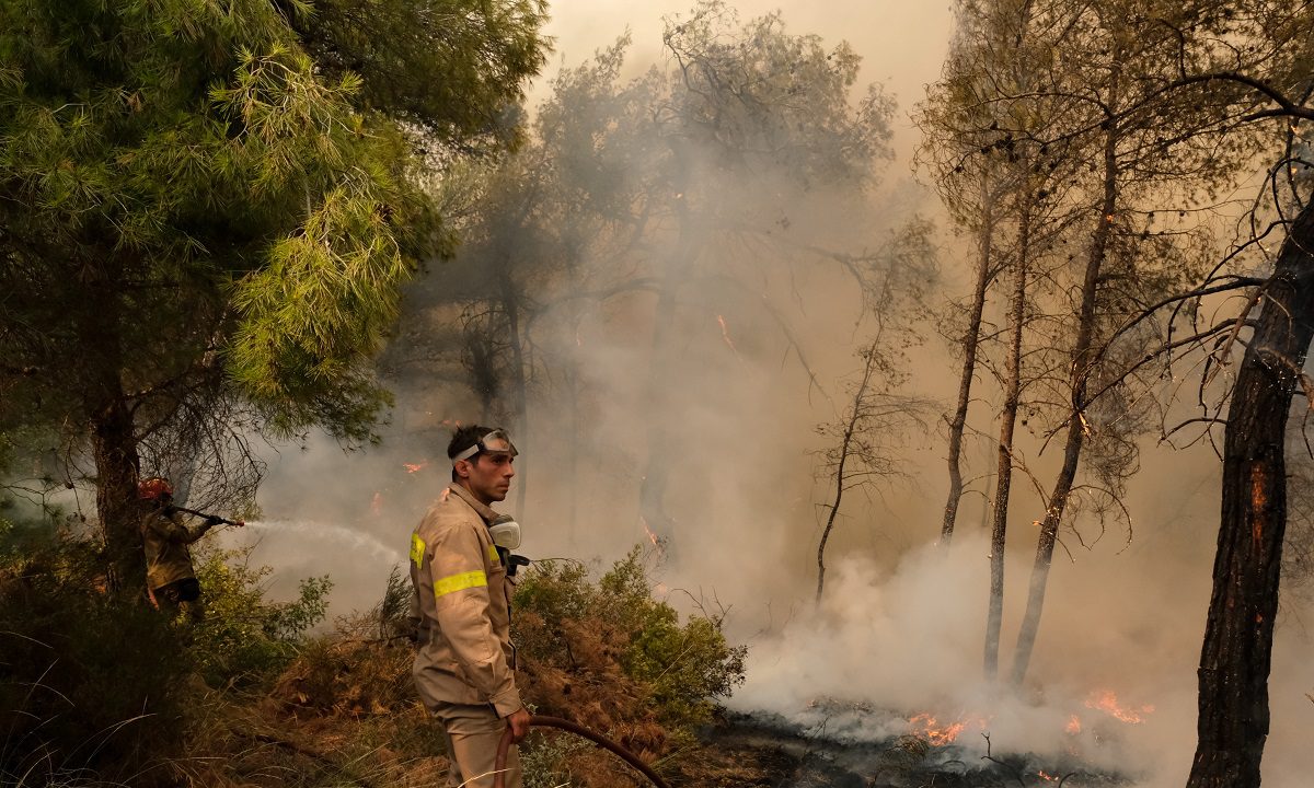 Έφυγαν 500 άτομα από την Πυροσβεστική – Αυτές οι περιοχές κινδυνεύουν με μεγάλη φωτιά
