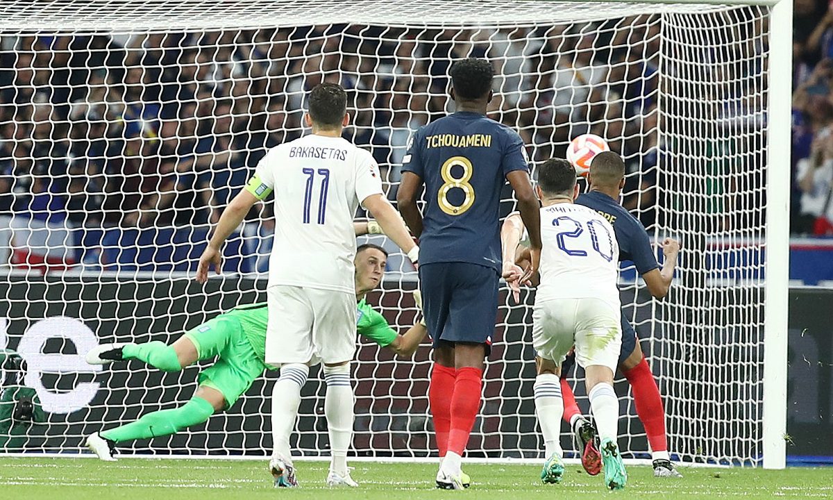 Γαλλία - Ελλάδα: Η Εθνική μας ομάδα στάθηκε αξιοπρεπώς για μεγάλο διάστημα απέναντι στην πανίσχυρη Γαλλία, γνωρίζοντας την ήττα με 1-0