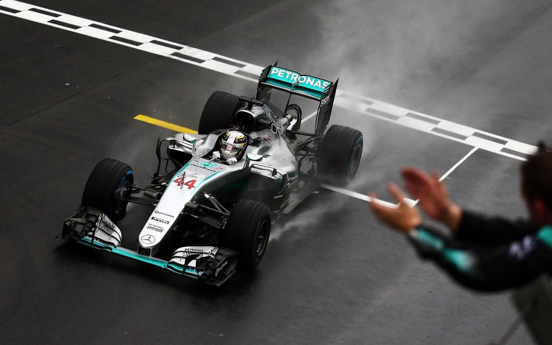 F1 Καναδικό GP: Ο Λιούις Χάμιλτον προηγείται της Mercedes με 1-2