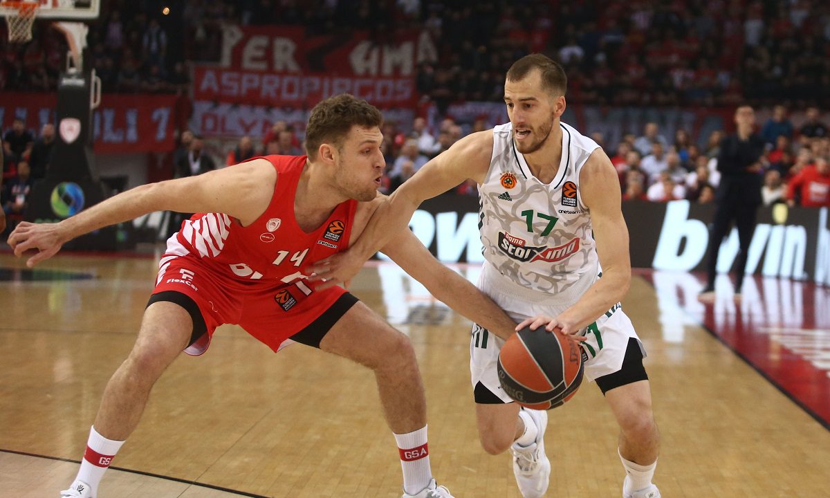 Ολυμπιακός και Παναθηναϊκός συγκρούονται στους τελικούς της Basket League με έπαθλο τον τίτλο του πρωταθλητή Ελλάδας στο μπάσκετ.
