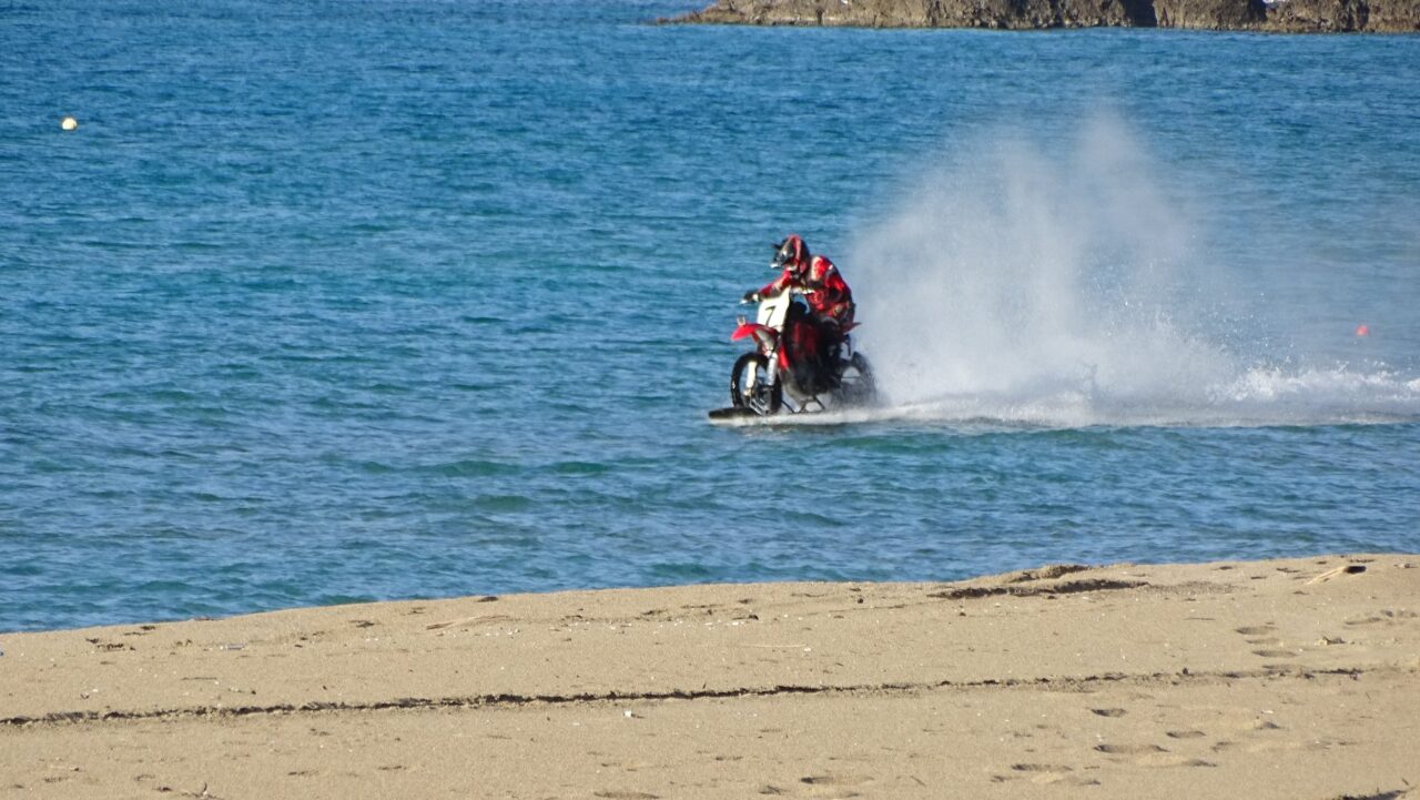 panagiotis-ntentakis-dedakis-motocross-sea-world-record-chania-krete-creta-hellas-guinness