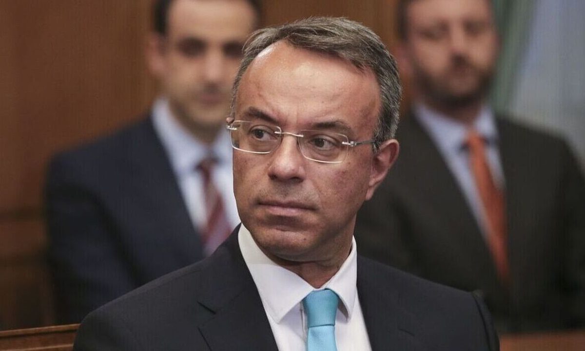 Ο πολιτικός που παρέδωσε τα σπίτια του κοσμάκη στα «κοράκια» των funds, τώρα ισχυρίζεται πως θα... αναμορφώσει το αμαρτωλό υπουργείο Μεταφορών.