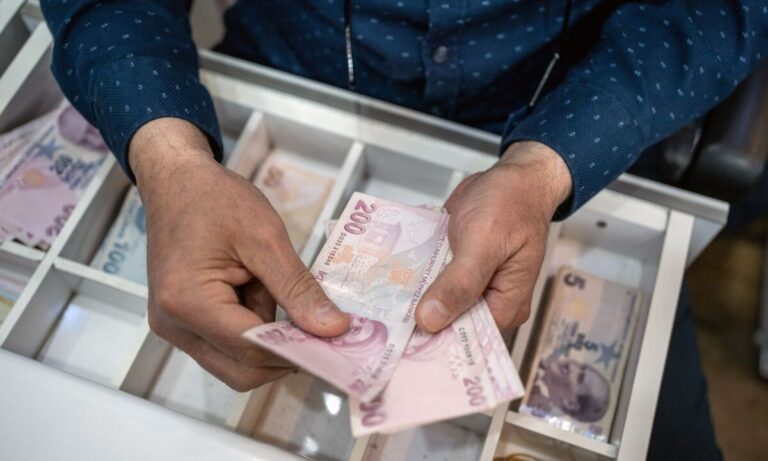 Τουρκία: Σε νέο χαμηλό ρεκόρ κατρακύλησε η τουρκική λίρα – Πολίτες σε απόγνωση!