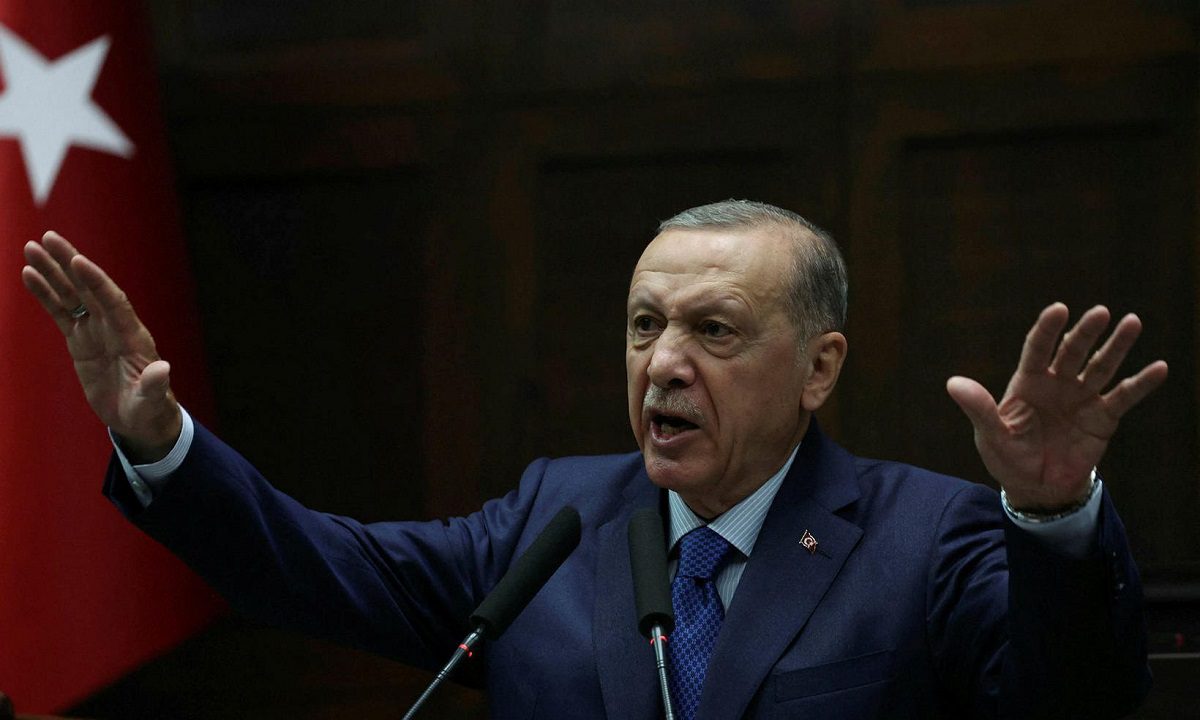 Τουρκία: Οργή Ερντογάν για την καύση του Κορανίου – «Θα διδάξουμε τους αλαζόνες στη Δύση»