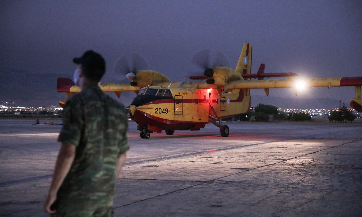 Aπαραίτητα τα Canadair για την Ελλάδα όπως και τα εξοπλιστικά προγράμματα