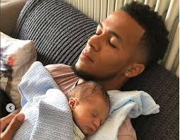 Γουίλιαμ Τροστ-Εκόνγκ: Ένας αφοσιωμένος οικογενειάρχης με δικό του κανάλι στο Youtube! (pics & vids)