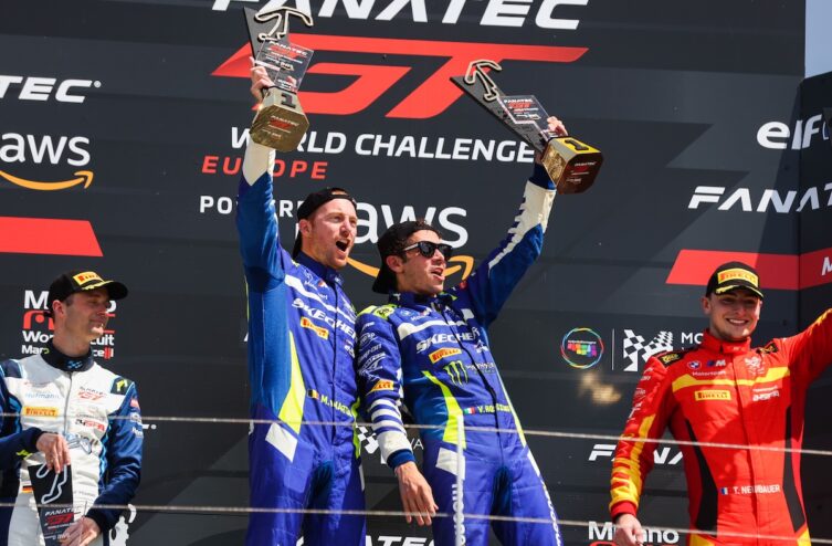 Valentino Rossi τρελά χαρούμενος για την πρώτη νίκη στο GT World Challenge Europe