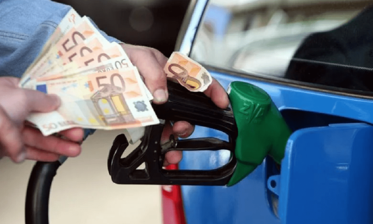 «Καίει» η τιμή της βενζίνης: στα νησιά Πόσο κοστίζει το λίτρο (vid)