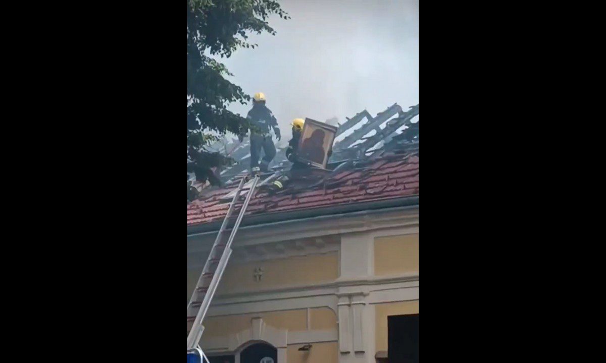 Στη Σερβία πυροσβέστης έσωσε την εικόνα της Παναγίας από φωτιά και ο Μίροτιτς το έκανε story (pic)
