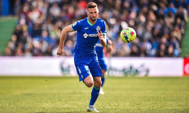 Αυτός είναι ο εκλεκτός στην άμυνα – «Τρέχει» να τον αποκτήσει ο Ολυμπιακός!