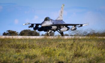 Ελληνοτουρκικά: Αυτός μπλοκάρει την πώληση των F-16 στη Τουρκία