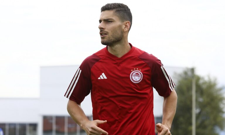 Ο Μασούρας θα είναι σέντερ φορ!