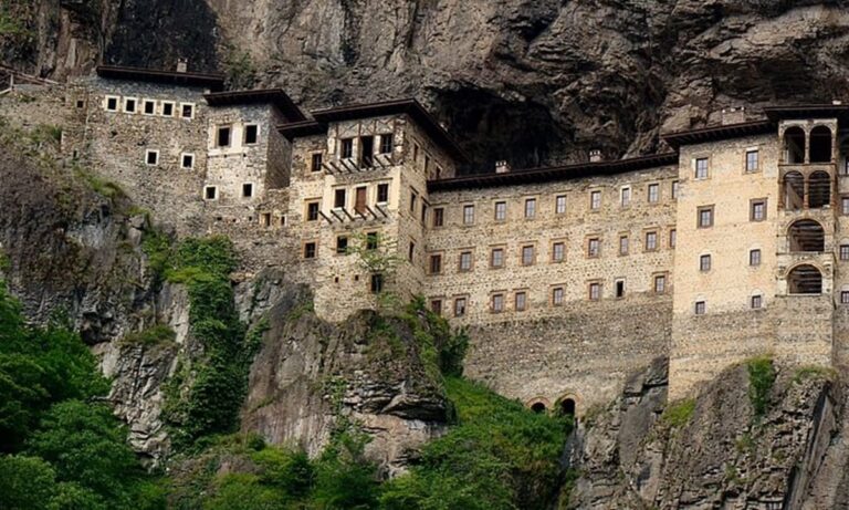 Ακραία πρόκληση από την Τουρκία – Δεν επιτρέπει Θεία Λειτουργία στην Παναγία Σουμελά