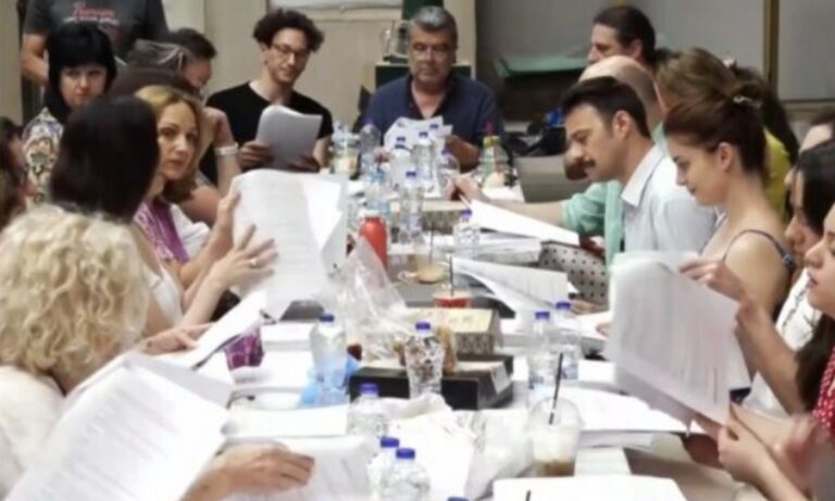 Οι Πανθέοι: Αυτό είναι το καστ της εμβληματικής σειράς του ΣΚΑΪ