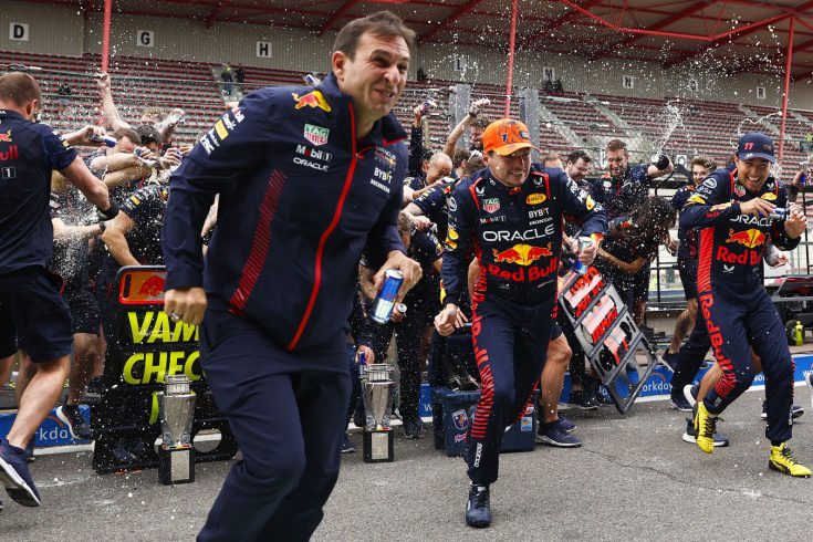 F1: Έσπασε πάλι τo τρόπαιo νίκης πανηγυρίζοντας η Red Bull στο GP του Βελγίου