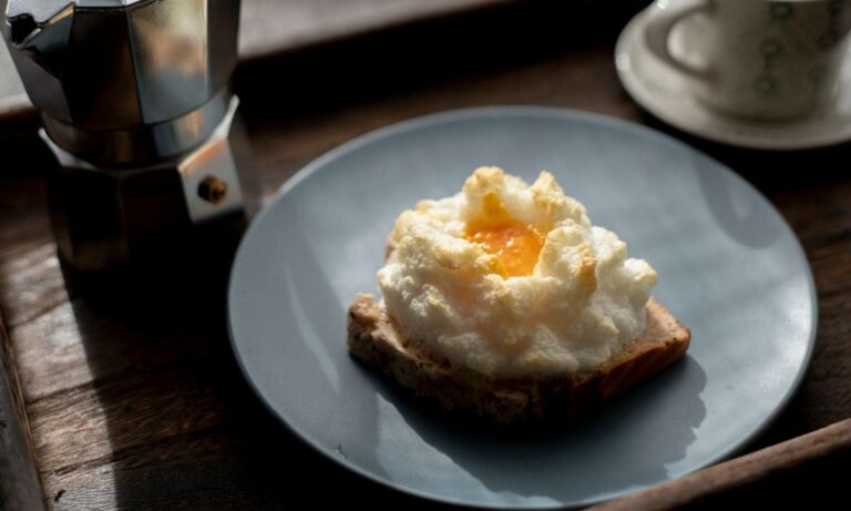 Cloud egg – Η νέα viral τρέλα του TikTok για να φτιάξεις το αυγό σου!
