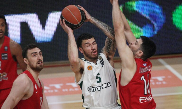 Κι ο Μάικ Τζέιμς εξακολουθεί να «βάζει φωτιά» σε Ολυμπιακό, Παναθηναϊκό