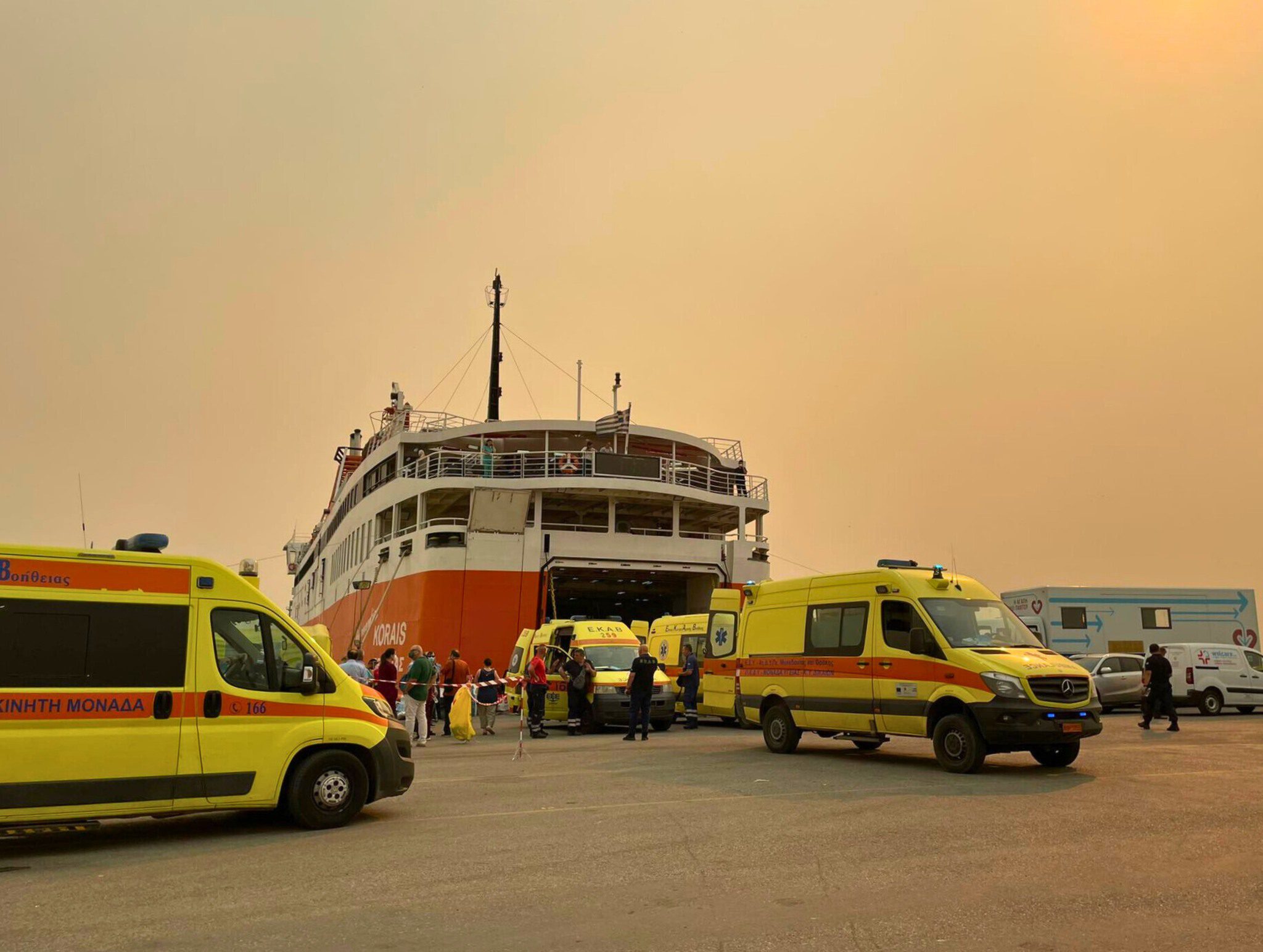 Φωτιά στην Αλεξανδρούπολη: Εικόνες αποκάλυψης, εκρήξεις και μάχη με τον χρόνο δίπλα στις φλόγες για τους κατοίκους!