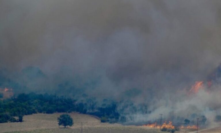 Φωτιά – Εβρος: Μετακινούν πυρομαχικά αρμάτων για να μην ανατιναχθούν