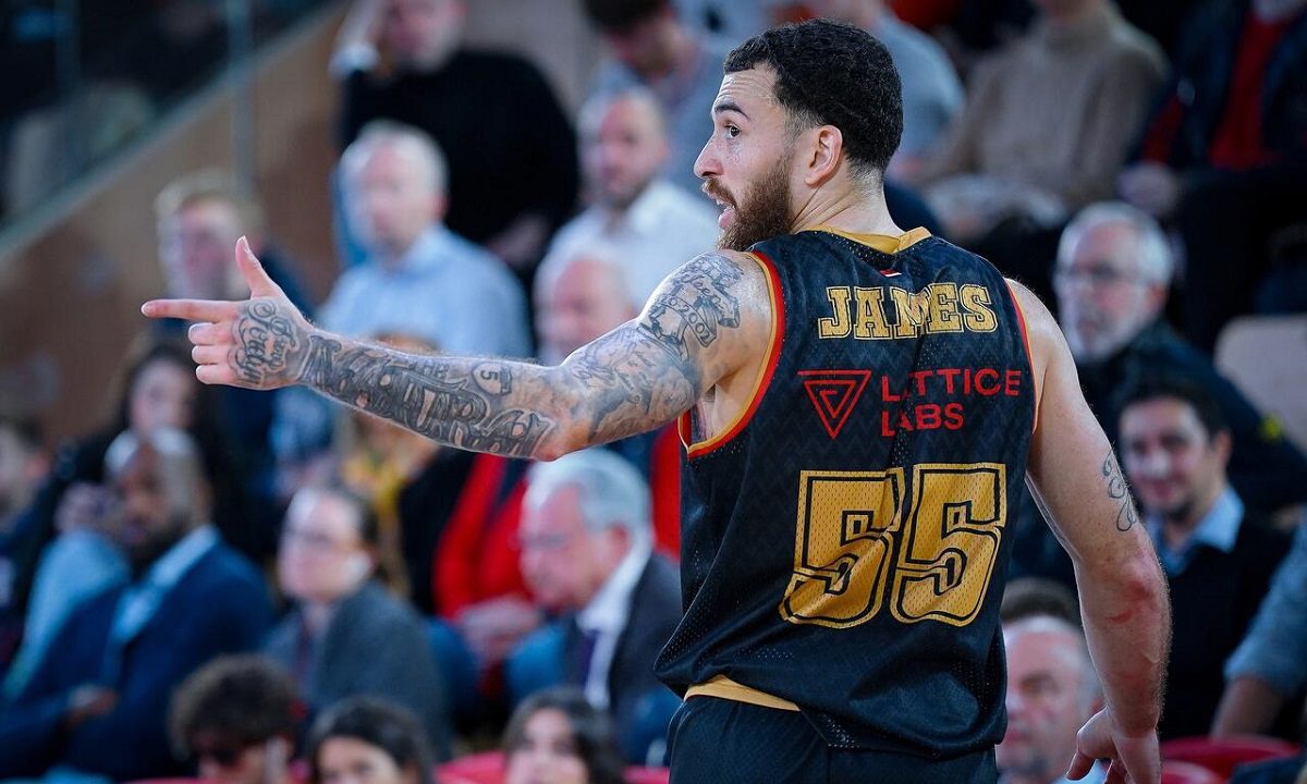 Ο Ολυμπιακός πήρε θέση για όσα λέγονται για τον Μάικ Τζέιμς