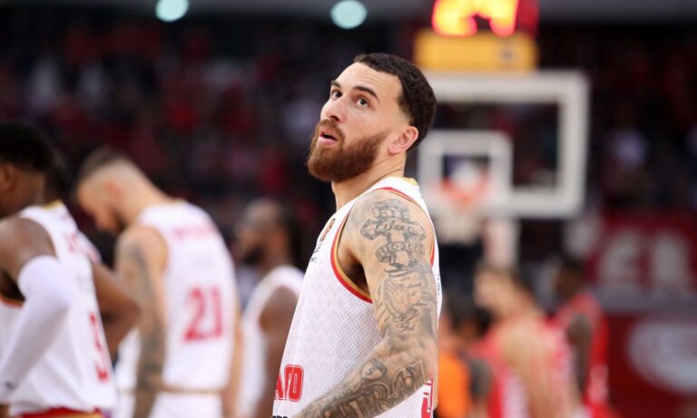 Ολυμπιακός μπάσκετ: Μάικ Τζέιμς μέχρι Δευτέρα μεσημέρι, μετά Κέντριν Ναν!