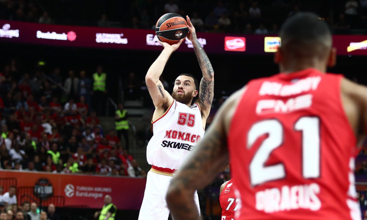 Ο Ολυμπιακός επιβεβαίωσε ουσιαστικά πως υπάρχει θέμα Τζέιμς