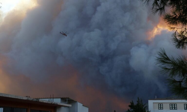 Φωτιά στην Πάρνηθα: Πολύ σκληρή «μάχη» με τις φλόγες – Δε σταματούν τα εναέρια μέσα – Συνεχείς οι εκκενώσεις!
