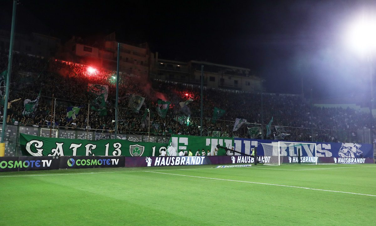 Σάλος με το βίντεο που δείχνει οπαδούς του Παναθηναϊκού να την πέφτουν στο μπουθ της ΑΕΚ (vid)