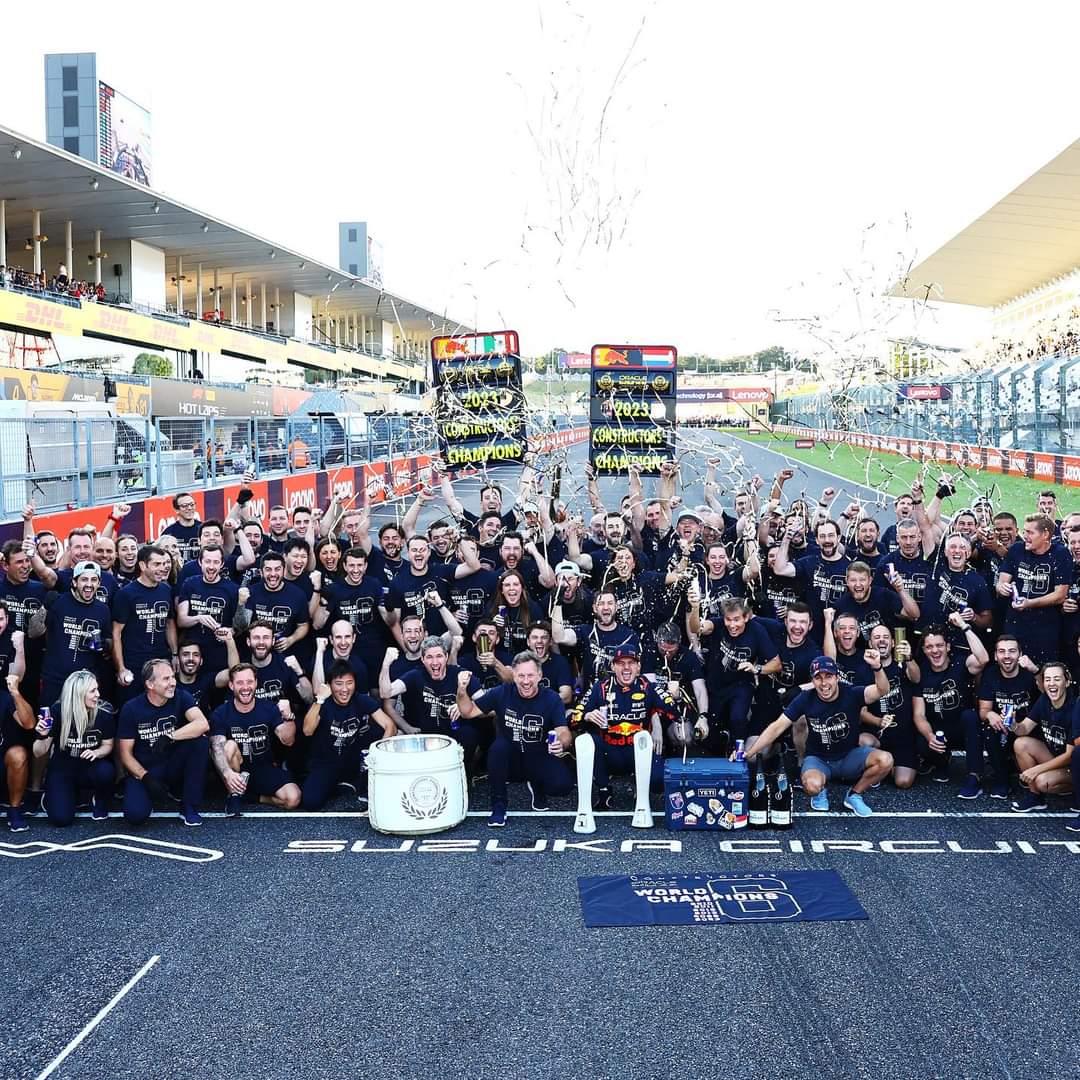 Red-Bull-rotathlites-2023-kataskevastes-Racing-Team-iaponia-Best-verstapen-perez-champion-f1-formula-one-2023