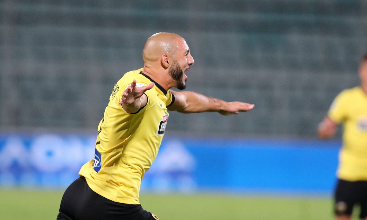 Πέρασε δια πυρός και σιδήρου από το Πανθεσσαλικό η ΑΕΚ των 10 παικτών – Χτύπησαν «καμπανάκια» στην άμυνα