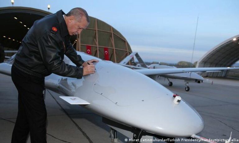 Η Τουρκία σφυροκοπά τη Συρία και ο Ερντογάν καυχιέται για τα UAVs