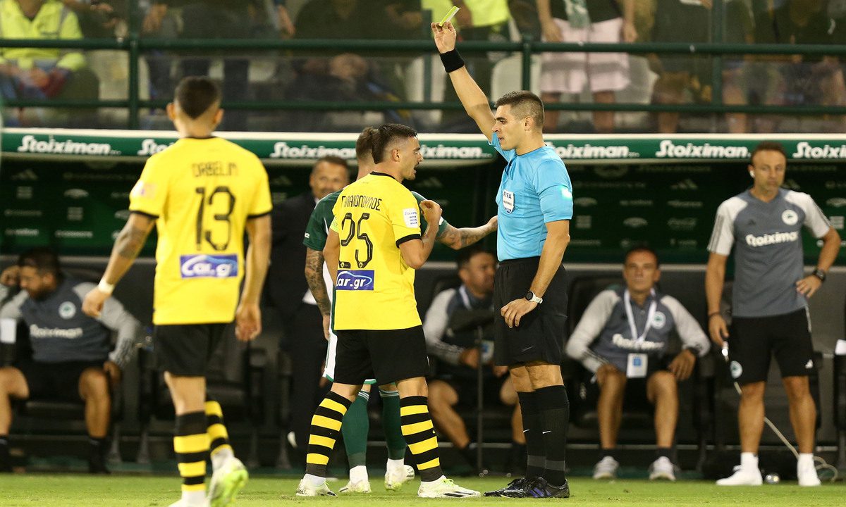 Διαιτησία: Γλίτωσε την αποβολή η ΑΕΚ –  Τρία φάουλ σε 8 λεπτά ο Γαλανόπουλος, αλλά αντί να τον βγάλει ο Σότσα, τον έβγαλε ο Αλμέιδα (vid)
