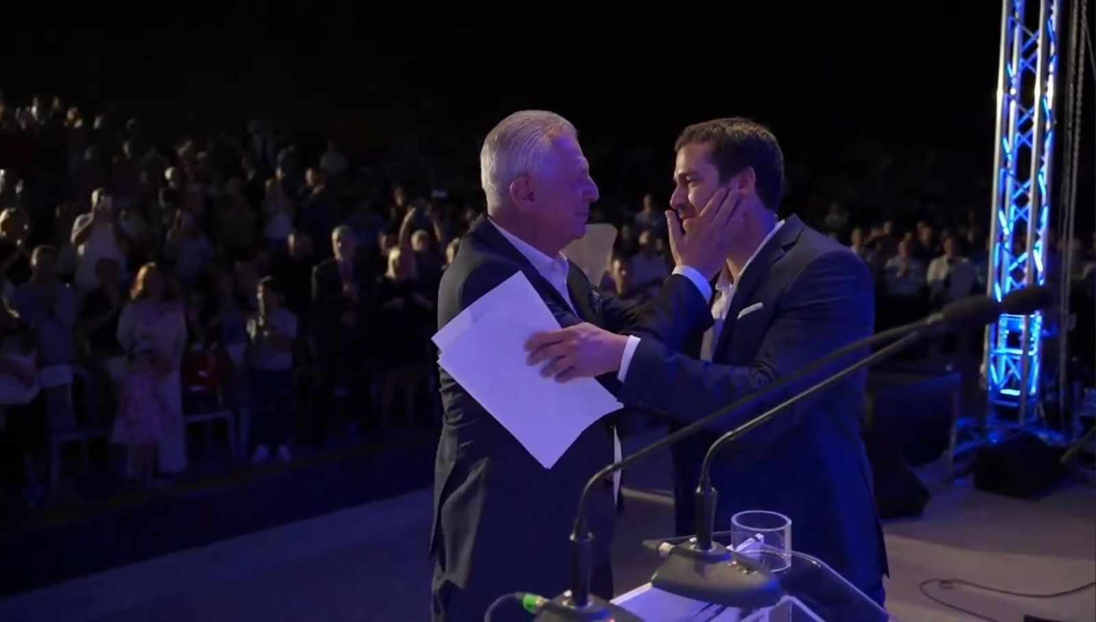 Με την Κοινωνία Μπροστά: Ο Ανδρέας Παχατουρίδης παρουσίασε τους υποψήφιους δημοτικούς και κοινοτικούς συμβούλους στο Άλσος Περιστερίου