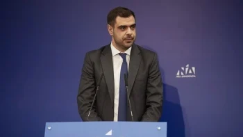 Κοινωνία: Λάρισα: Έπνιξαν ξανά με χημικά τους πλημμυροπαθείς χωρίς λόγο, και ο Π.Μαρινάκης βγήκε να καλύψει τη βία των ΜΑΤ