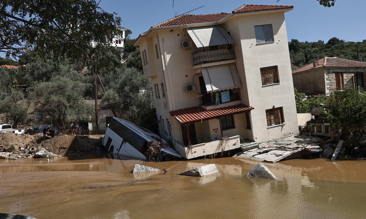 Πλημμύρες: Δώδεκα μέρες χωρίς νερό ο Βόλος - Σε απελπισία οι κάτοικοι της Μαγνησίας