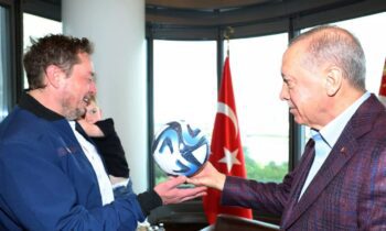 Ελληνοτουρκικά: Τουρκία: Γιατί χρειάζεται δορυφόρους για τα Bayraktar και το κόλπο με τον Έλον Μασκ που θέλει να κάνει ο Ερντογάν