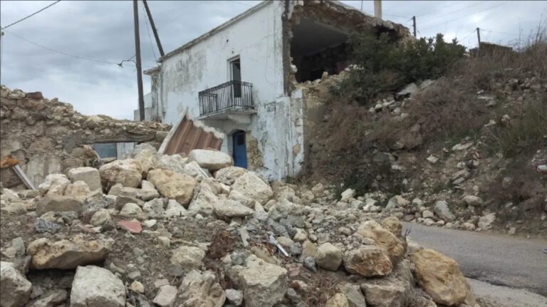 Ελλάδα 2.0: Οι σεισμόπληκτοι της Κρήτης προειδοποιούν τους πλημμυροπαθείς της Θεσσαλίας, ότι οι τράπεζες θα τους αρπάζουν τις αποζημιώσεις!