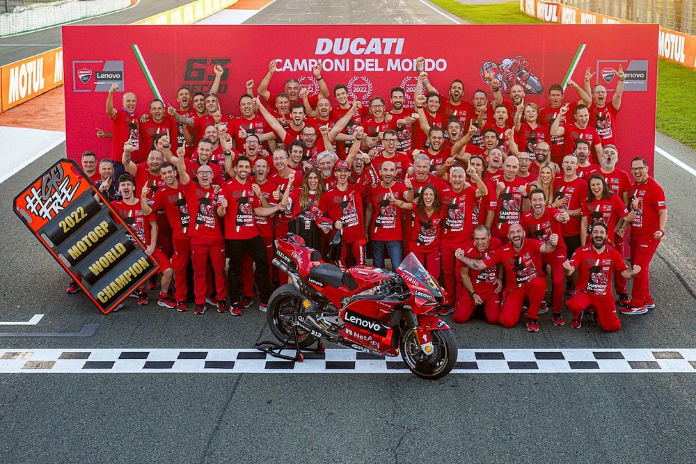ducati-team-celebrating-the-ducati-protathlitria-kataskeyaston-motogp-2023-grand-prix-indonisia-gp