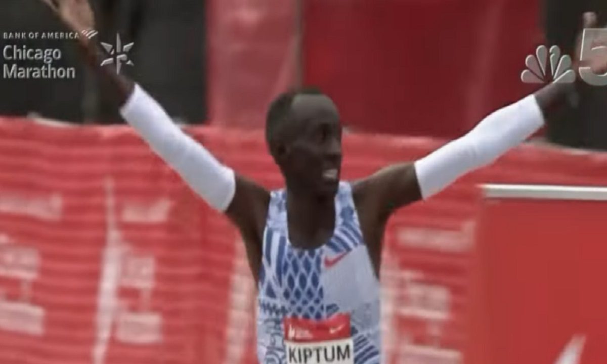 Κέλβιν Κίπτουμ: Παγκόσμιο ρεκόρ στον μαραθώνιο με 2 ώρες 0 λεπτά 35 δευτερόλεπτα